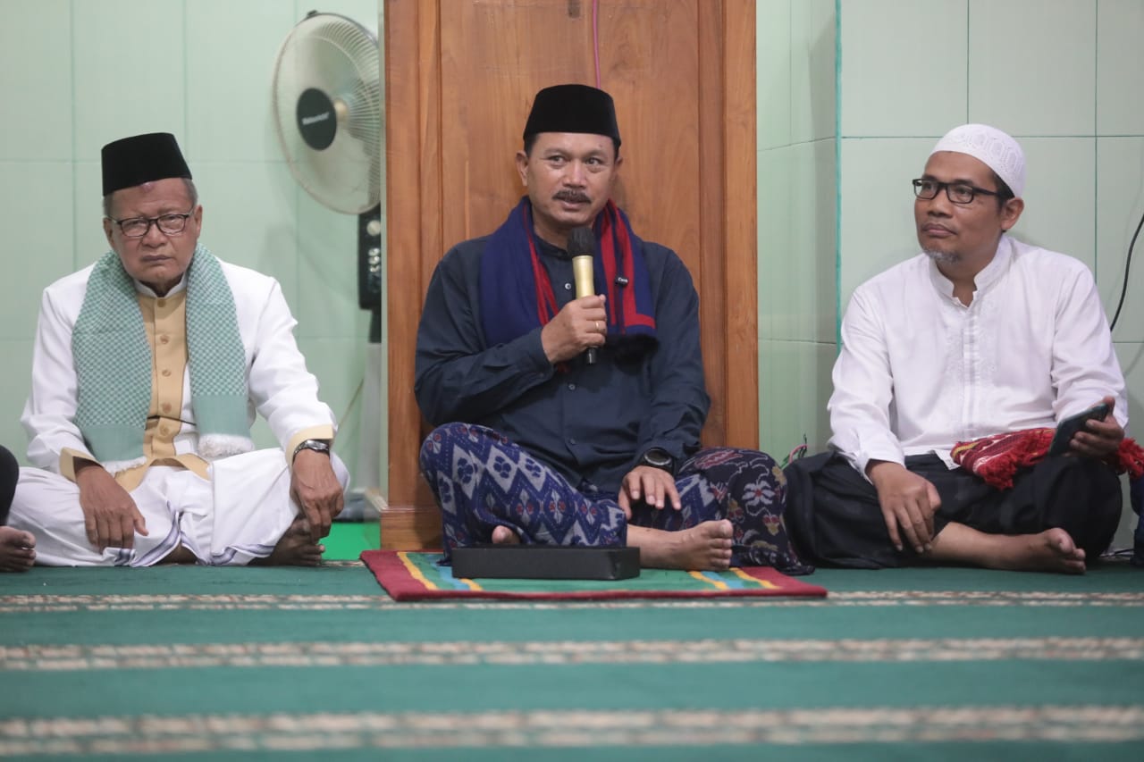 Masjid Suhud Rohman Dapat Bantuan Rp 25 Juta, Jamaah Juga dapat Bantuan Sembako, Minyak, dan Santunan