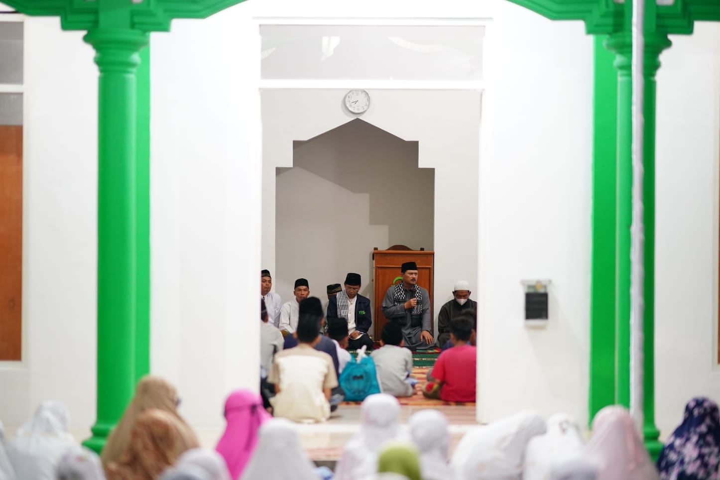 Foto 2 dari 10: Safari Ramadan di Masjid Ar-Raudhah, Wali Kota Salurkan Bantuan Sampai Sosialisasikan Persiapan Lebaran