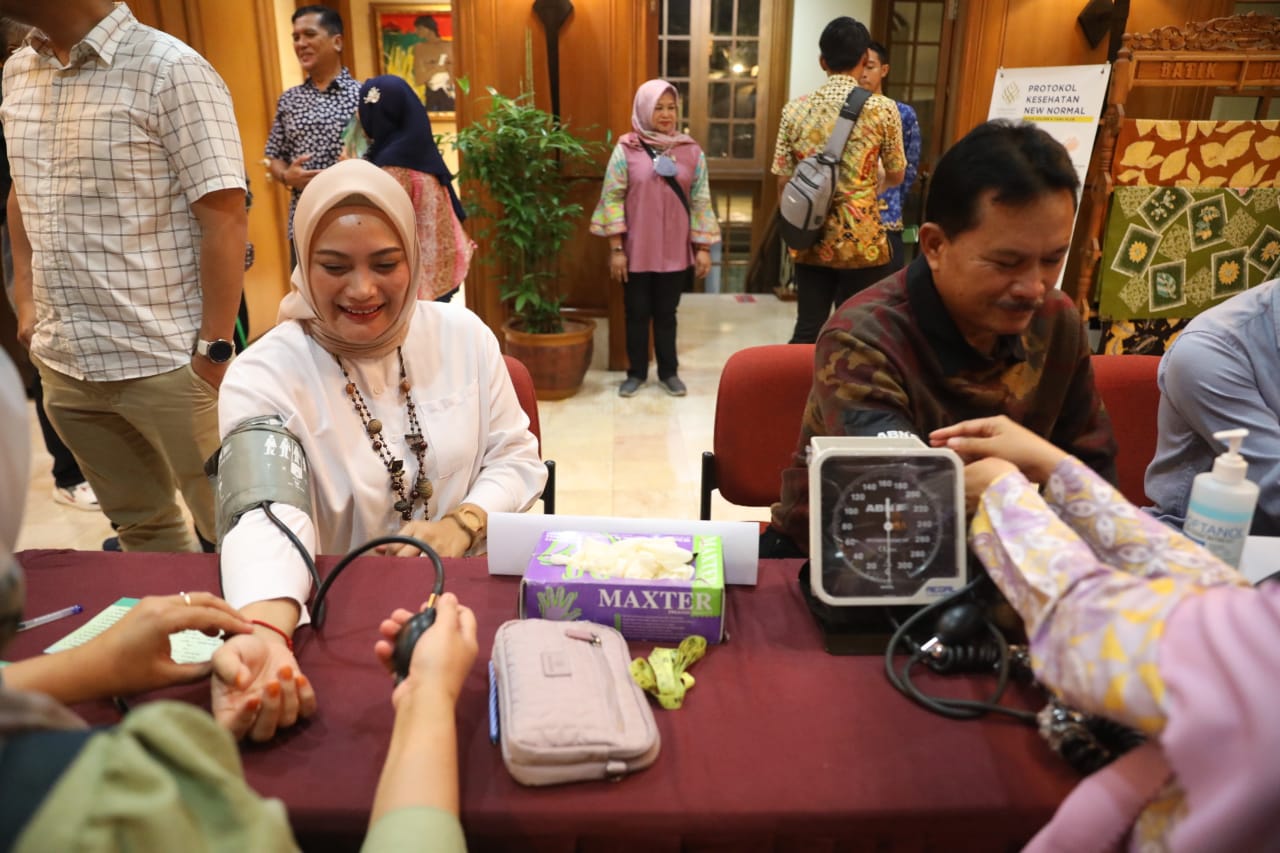 Foto 7 dari 10: Tentukan Sasaran SPM dan Indikator Kesehatan, Wali Kota Pimpin FGD Bersama OPD Terkait