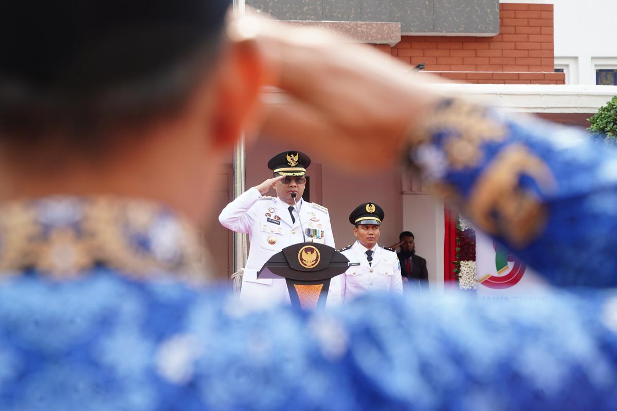 Foto 2 dari 16: Gelar Upacara Hari Jadi ke-79 Pemprov Jatim, Pj Wali Kota Ajak Masyarakat Berperan Aktif dan Ikut Sukseskan Pemilu
