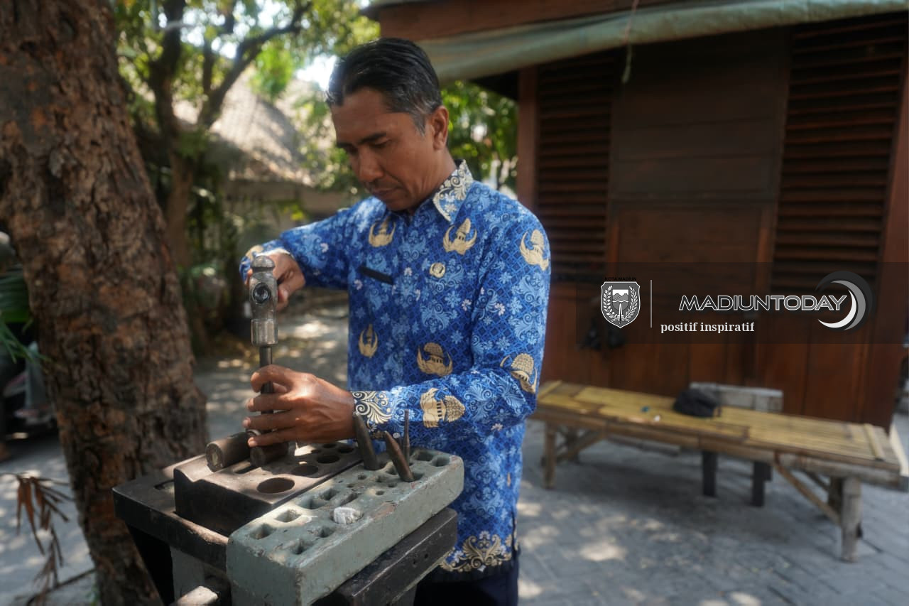 Foto 3 dari 19: Dari Posyandu hingga Pedagang, Layanan Tera Ulang Hadir di Kelurahan Pastikan Timbangan Akurat