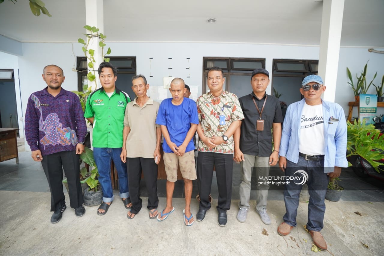 Foto 6 dari 6: Dinsos PPPA Bantu Proses Reunifikasi Pasien Gangguan Jiwa Asal Demak