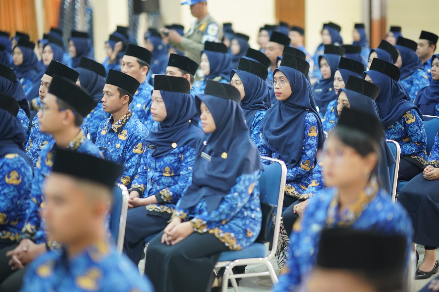 Foto 9 dari 10: 123 ASN Ikut Pengambilan Sumpah Janji, Wali Kota Pesan Utamakan Layanan Kepada Masyarakat
