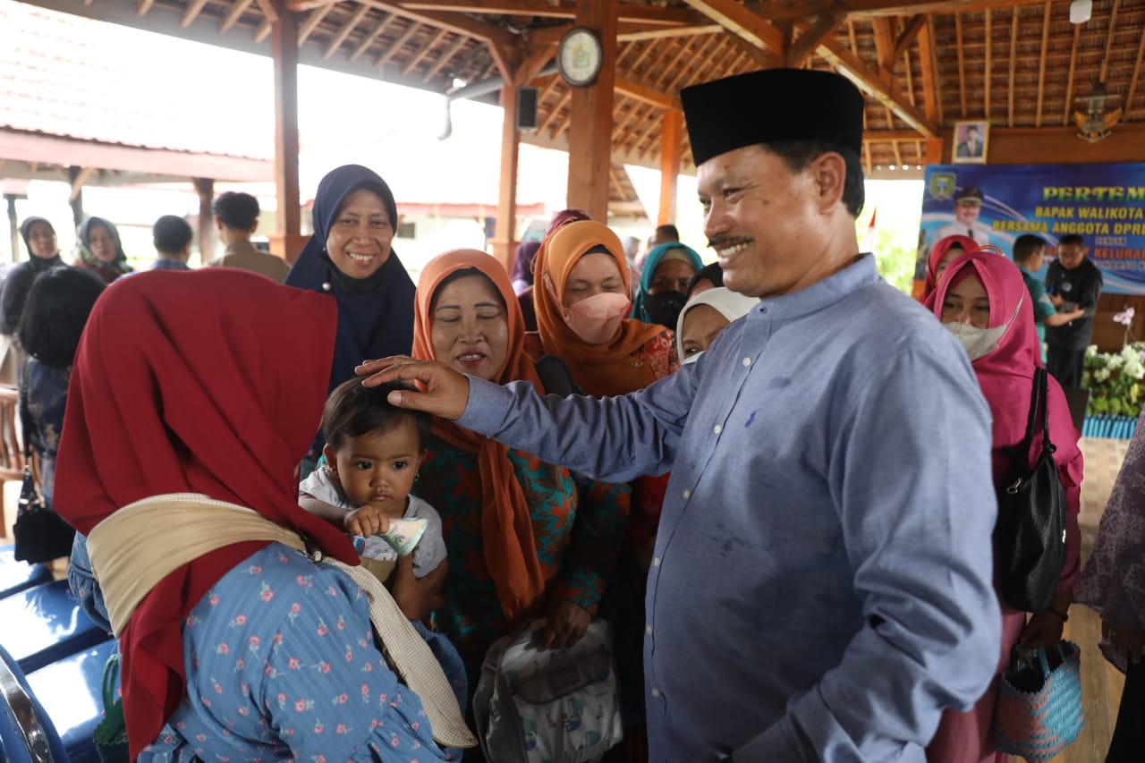 Foto 6 dari 14: Hadiri Pertemuan Dengan DPRD Bersama Warga, Wali Kota Beberkan Upaya Peningkatan Pendidikan