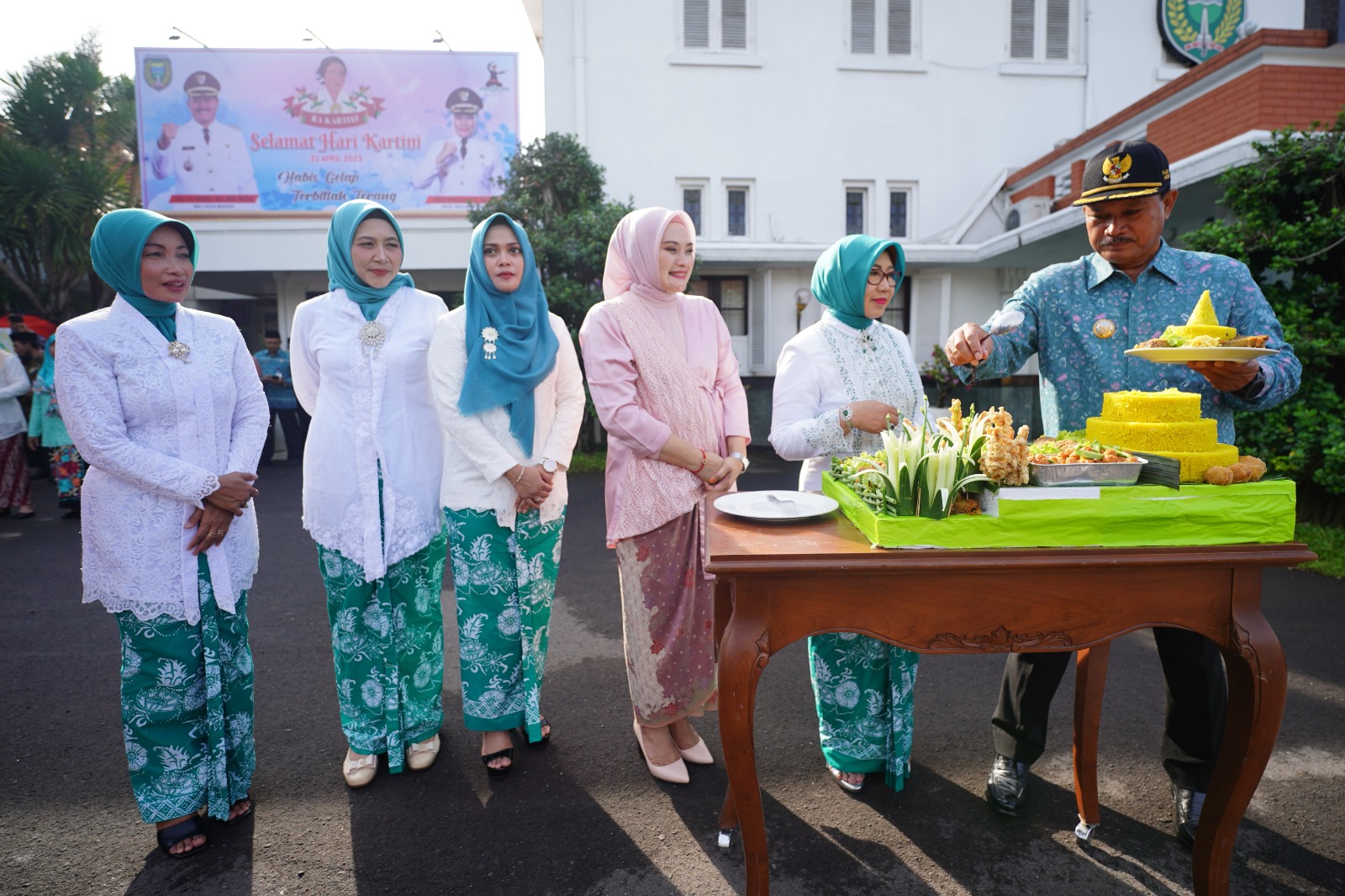 Foto 5 dari 10: Peringatan Hari Kartini, Wali Kota Ajak Tingkatkan Partisipasi Tapi Jangan Lupakan Kodrat Sebagai Perempuan