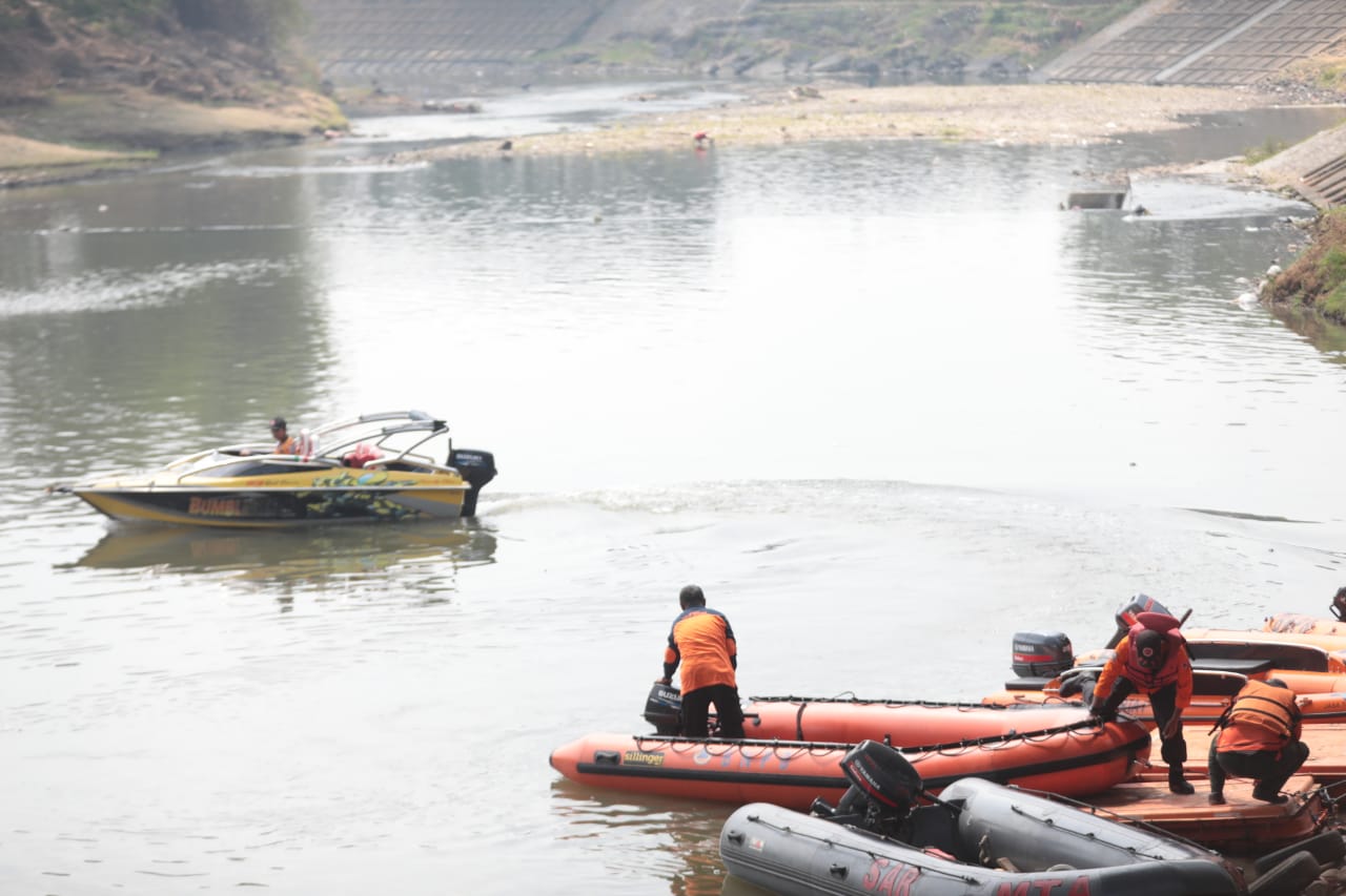 Foto 9 dari 10: Wisata Edukasi Kali Bantaran Dibuka Mulai Besok, Masyarakat Bisa Belajar Lingkungan Sungai dari Atas Perahu