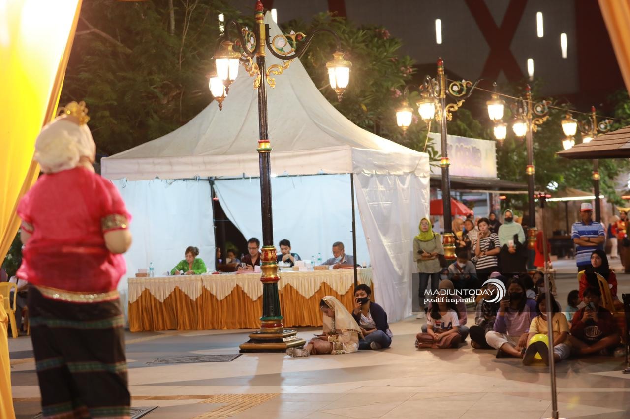 Foto 9 dari 10: Semarak Lomba Vokal Tunggal Ramaikan Sumber Wangi Sekaligus Gali Potensi