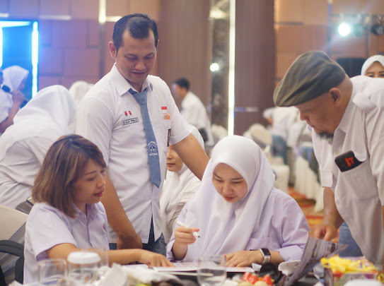 Kenang Masa Sekolah, Smuda Madiun 2003 Gelar Reuni Kenakan Seragam SMA