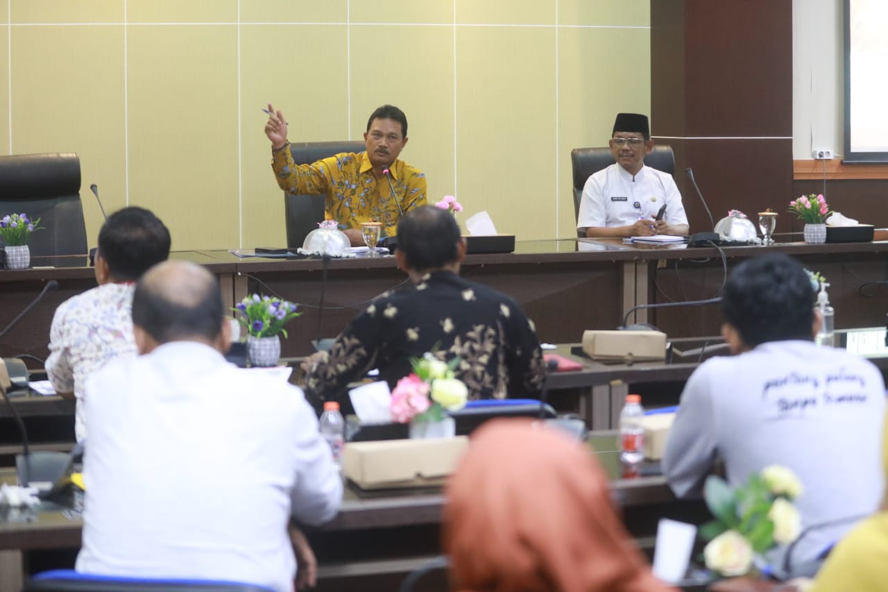 Foto 1 dari 11: Rapat Persiapan Pelaksanaan Pavingisasi dan PJU, Wali Kota : Pelayanan Kota Harus Optimal