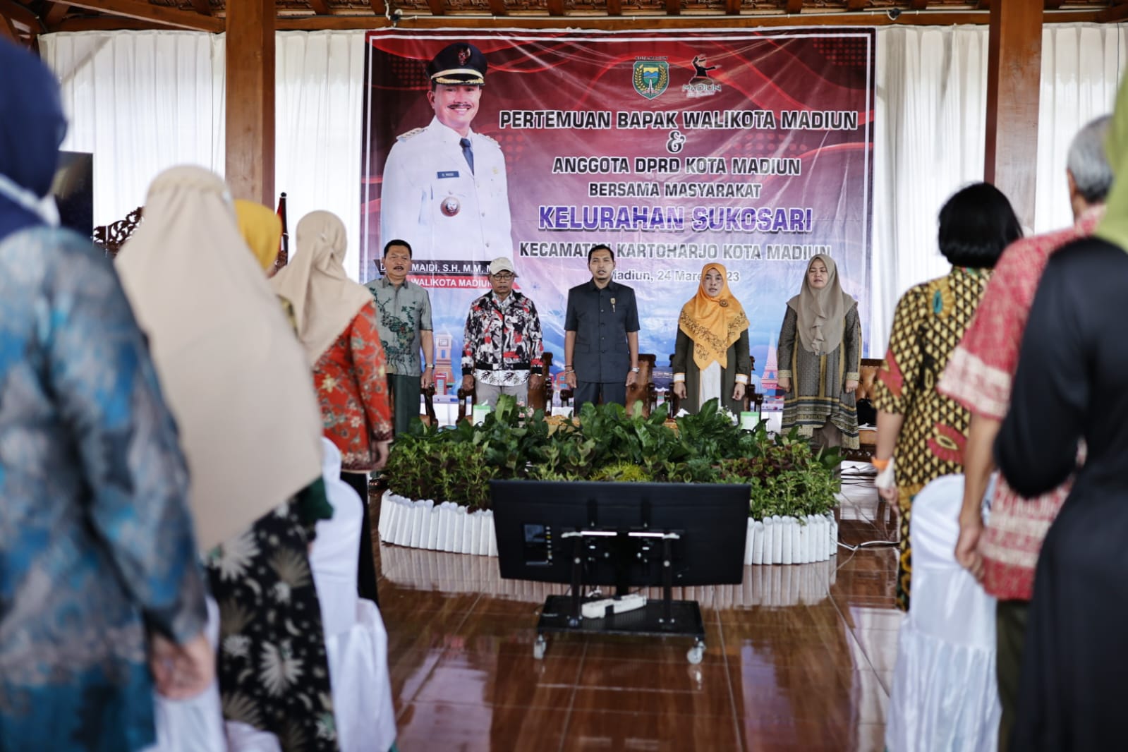 Foto 2 dari 9: Bertemu Warga di Kelurahan Tawangrejo dan Sukosari, Wali Kota Sampaikan Pesan Jaga Ketentraman Selama Ramadan