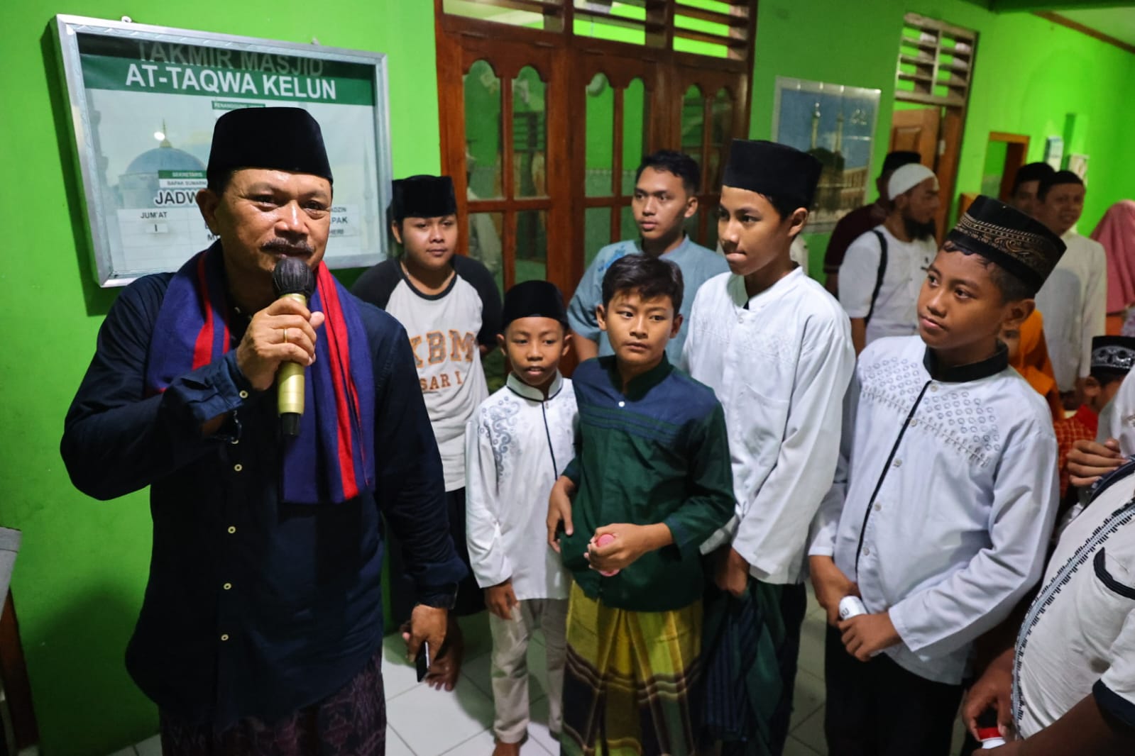 Foto 6 dari 9: Gelar Kegiatan Bersama Warga, Wali Kota Maghrib Berjamaah Di Masjid At Taqwa
