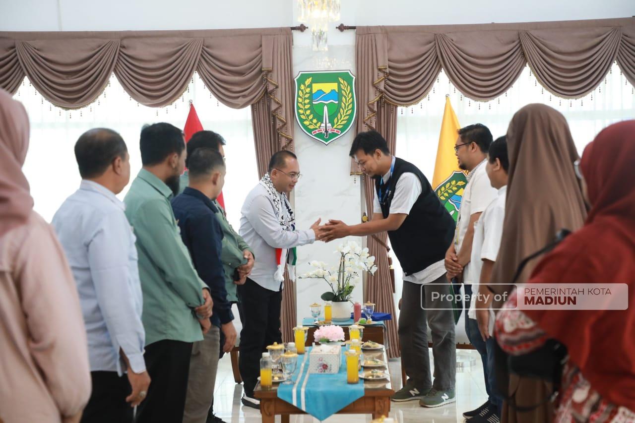 Foto utama berita: Tiga Audiensi dengan Pj Wali Kota Mengemuka, Bahas Sejumlah Kegiatan ke Depan di Kota Pendekar