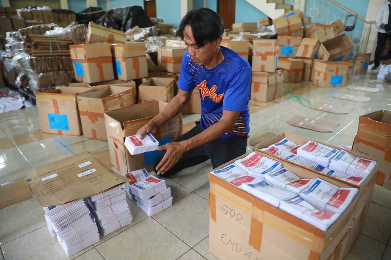 Foto 9 dari 9: KPU Kota Madiun Mulai Setting Logistik Usai Sortir Surat Suara