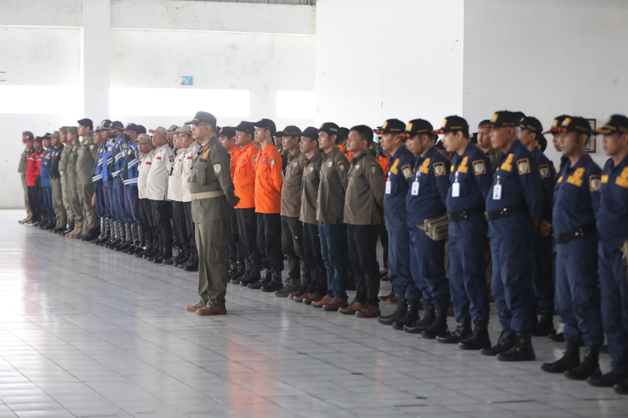 Foto 3 dari 11: Pimpin Apel Tim Gabungan Pasar Besar Madiun, Wali Kota Pesan Jaga Ketertiban