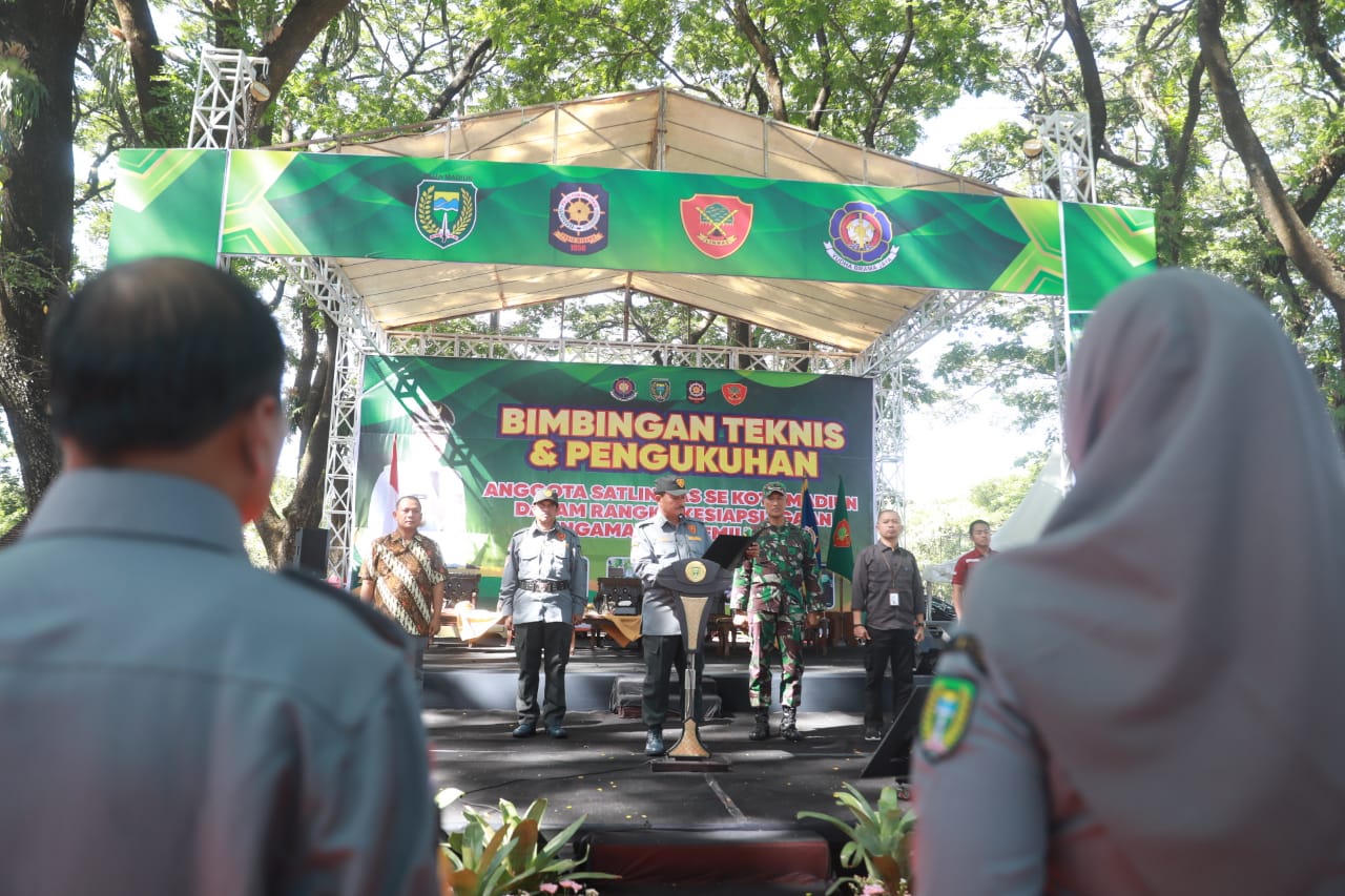 Foto 12 dari 15: Hadiri Bimtek Kesiapsiagaan Pemilu, Wali Kota : Satlinmas Ujung Paling Depan Masyarakat