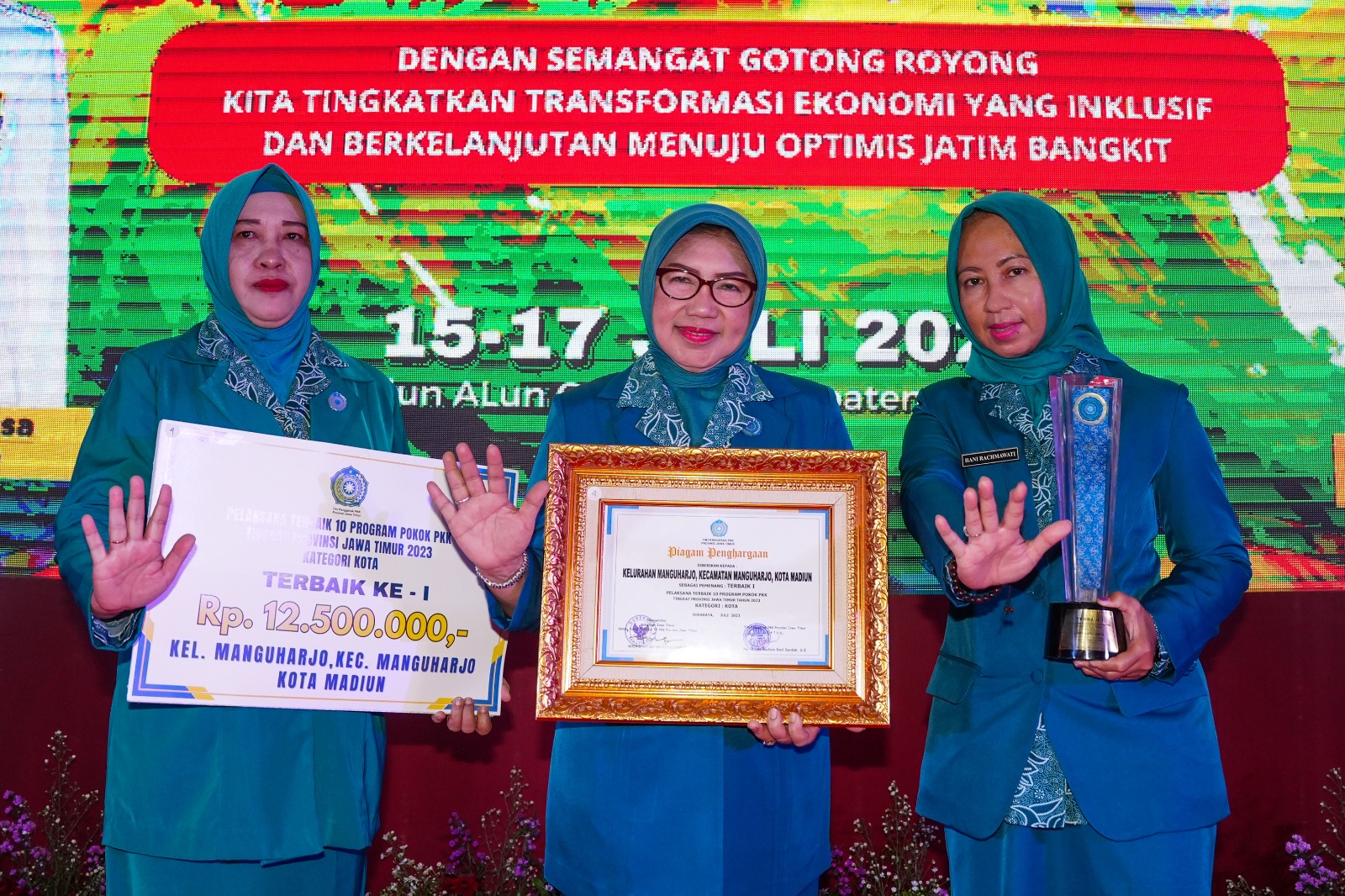 Foto 2 dari 2: Juara Pelaksana Terbaik 10 Program Pokok PKK Tingkat Provinsi Lagi, Kali Ini Kelurahan Manguharjo yang Ukir Prestasi