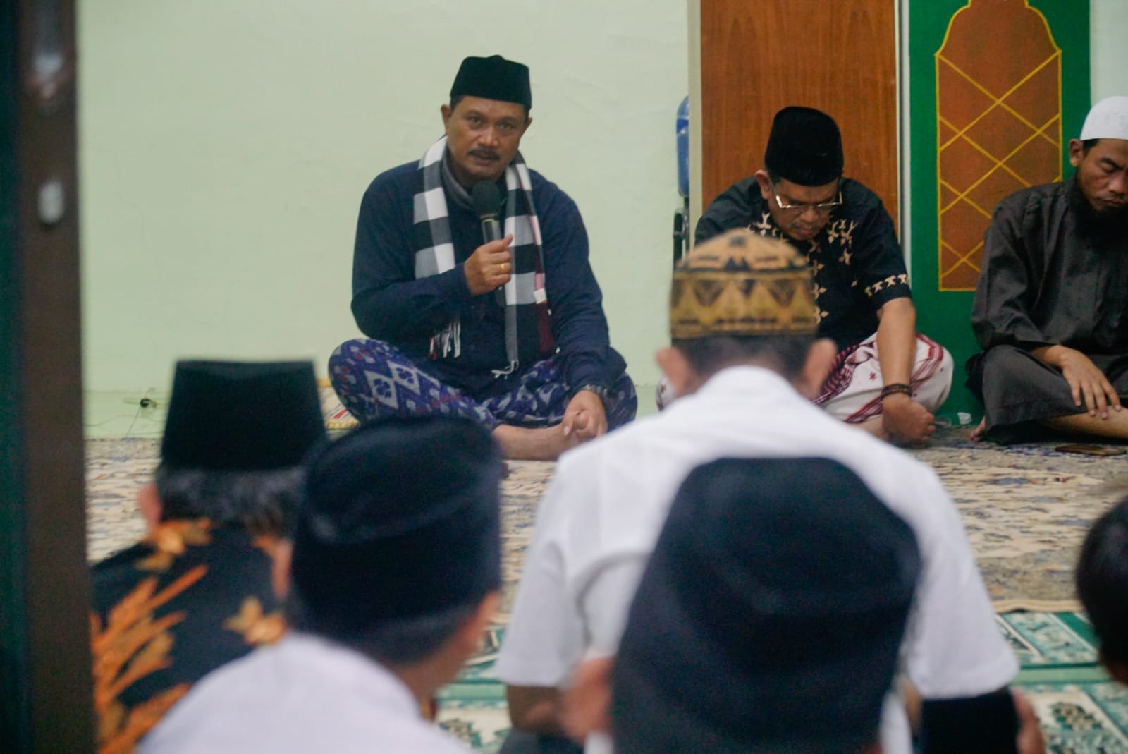 Foto 1 dari 12: Beribadah di Masjid Al Ichsan, Wali Kota Sampaikan Program Pembangunan
