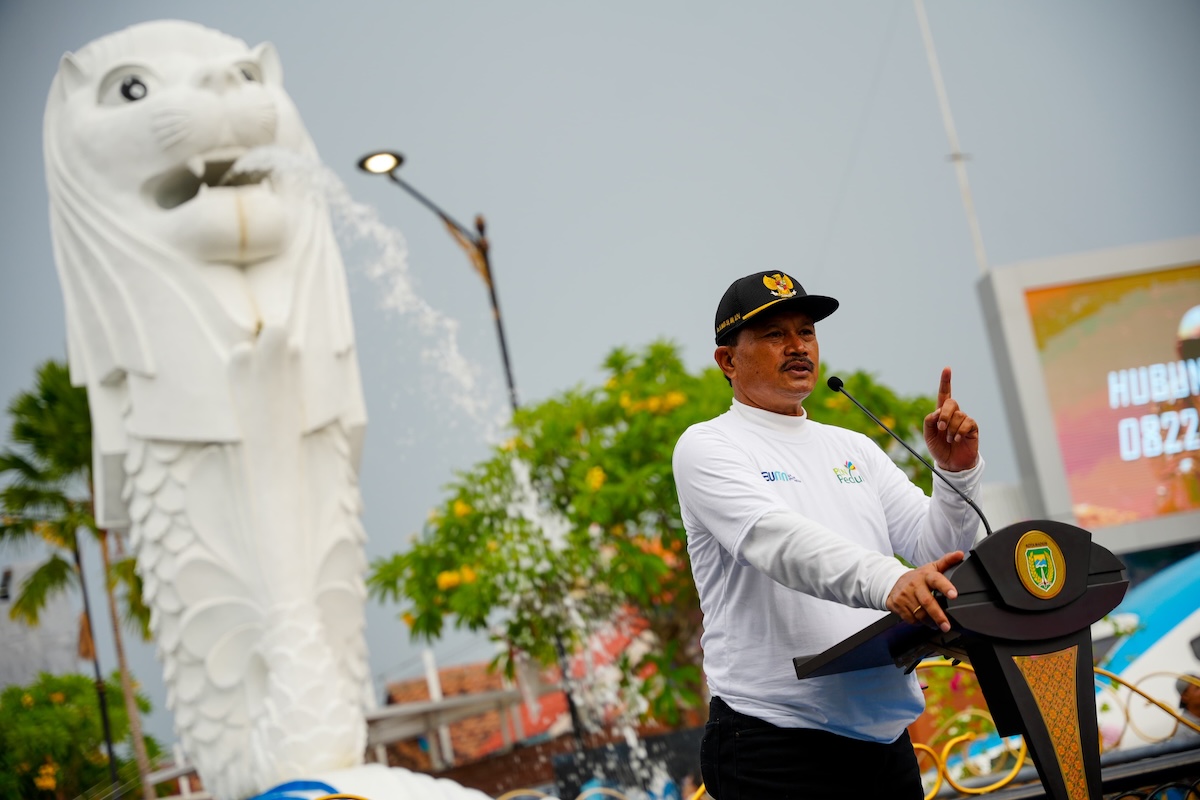 Foto 1 dari 8: Peduli Lingkungan, Pemkot - PLN Gelar Aksi Ambil Sampah Di PSC