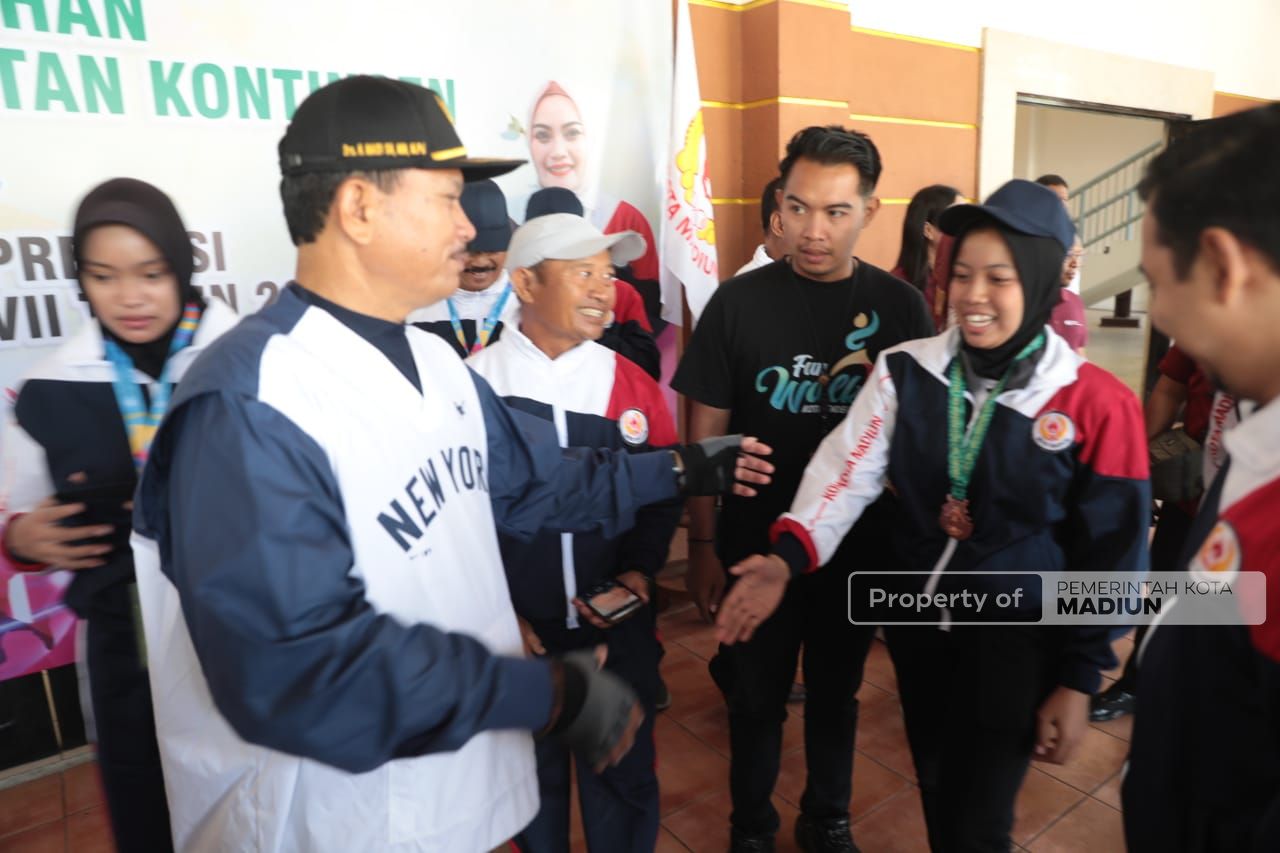 Foto 8 dari 9: Lepas Kontingen Madiun Menuju Porprov VIII Jatim, Wali Kota Targetkan Masuk 10 Besar