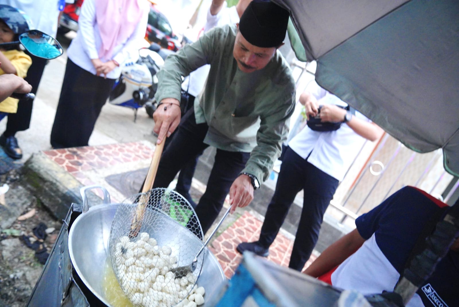 Foto 7 dari 10: Buka Bazar UMKM Di Manguharjo, Wali Kota Ajak Pengusaha Siap Sambut Pemudik