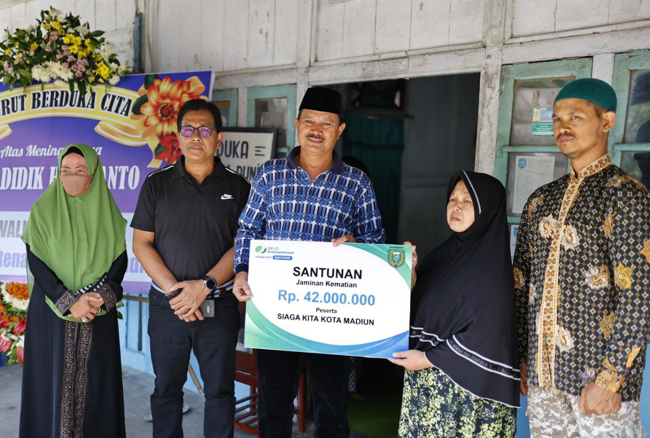 Foto 2 dari 2: Peserta Program Siaga Kita Meninggal Dunia, Wali Kota Salurkan JKM Rp 42 Juta Kepada Ahli Waris