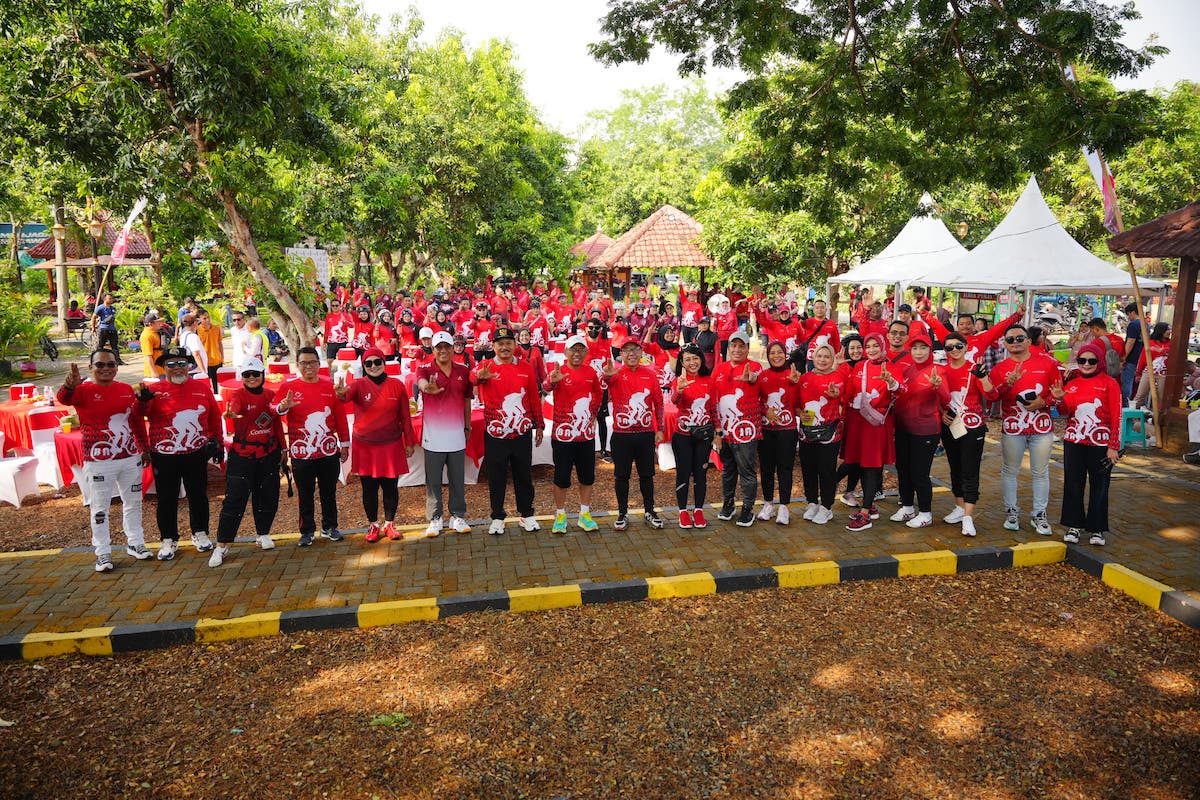 Foto 7 dari 8: Gowes Bersama Bank Jatim Mataraman, Wali Kota Apresiasi Upaya Jaga Kesehatan Karyawan