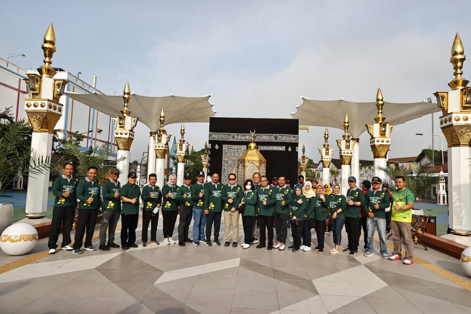 Foto 10 dari 10: Hadiri Jalan Sehat Gubernur Jatim, Wali Kota Apresiasi Antusiasme Warga