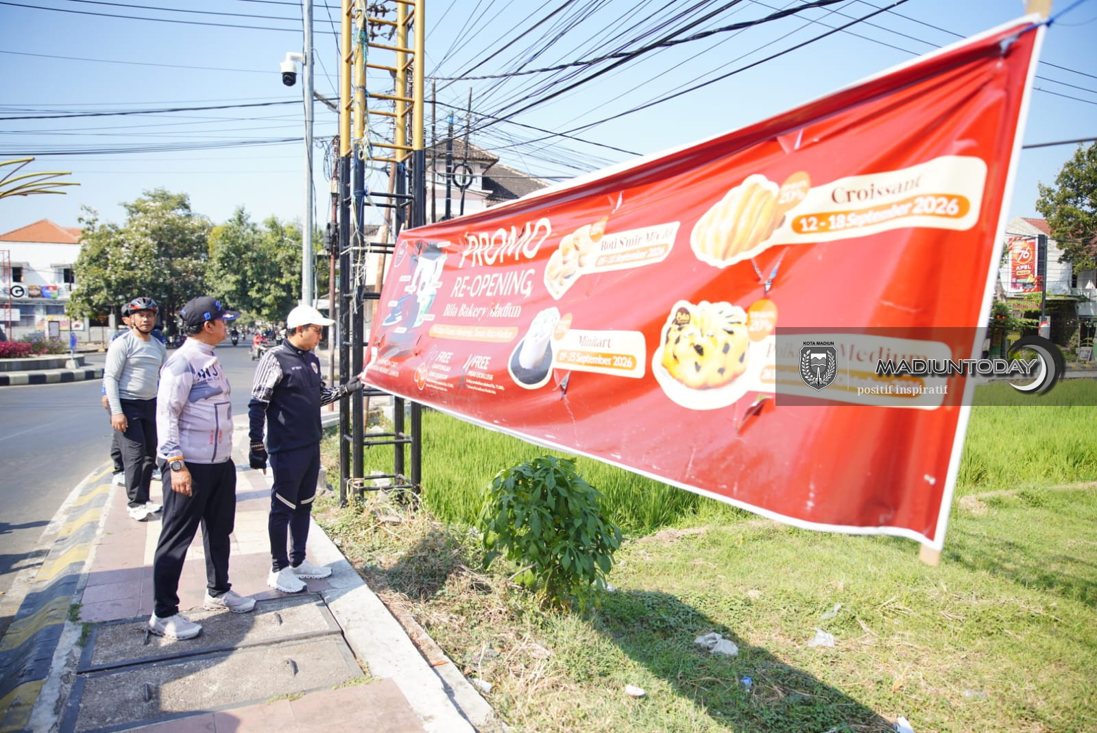 Foto 6 dari 7: Tekan Sampah Plastik, Plt Wali Kota Instruksikan Pengumuman dan Informasi Dalam Bentuk Digital