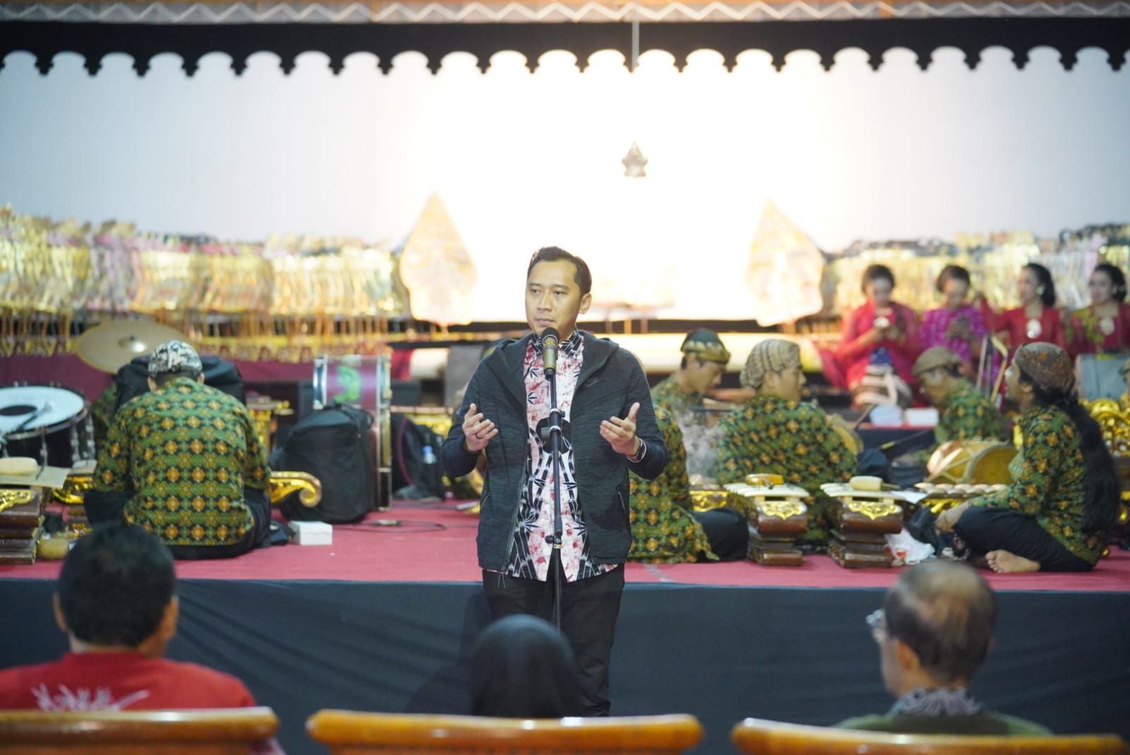 Foto 7 dari 13: Hadiri Pagelaran Wayang Kulit Hari Jadi Magetan, Wali Kota: Sekaligus Ajang Promosi Destinasi Wisata