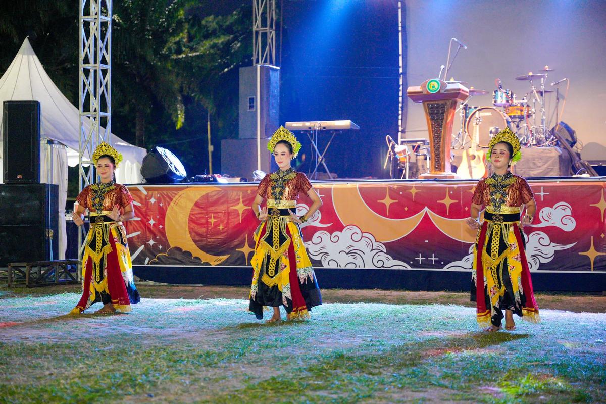 Foto 7 dari 8: Hadiri HUT BEM Stikes BHM, Pj Wali Kota Harap Peningkatan Kualitas