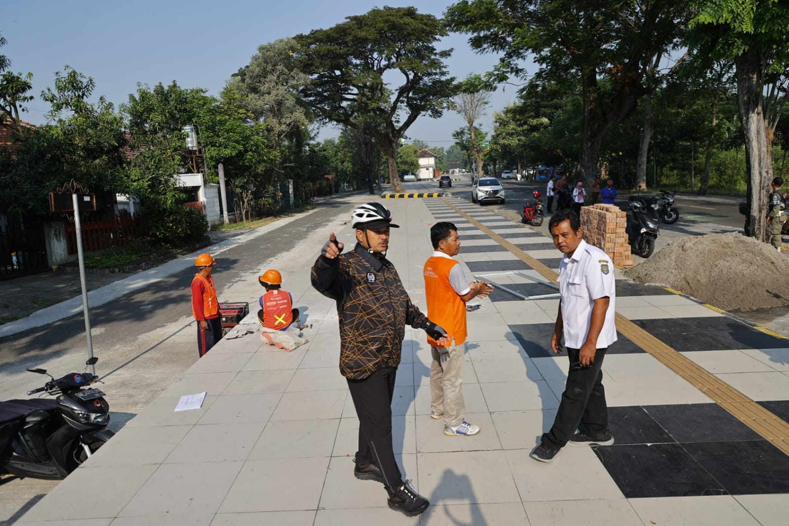 Foto 8 dari 9: Gowes Pagi, Wali Kota Cek Proyek Pembangunan Kota
