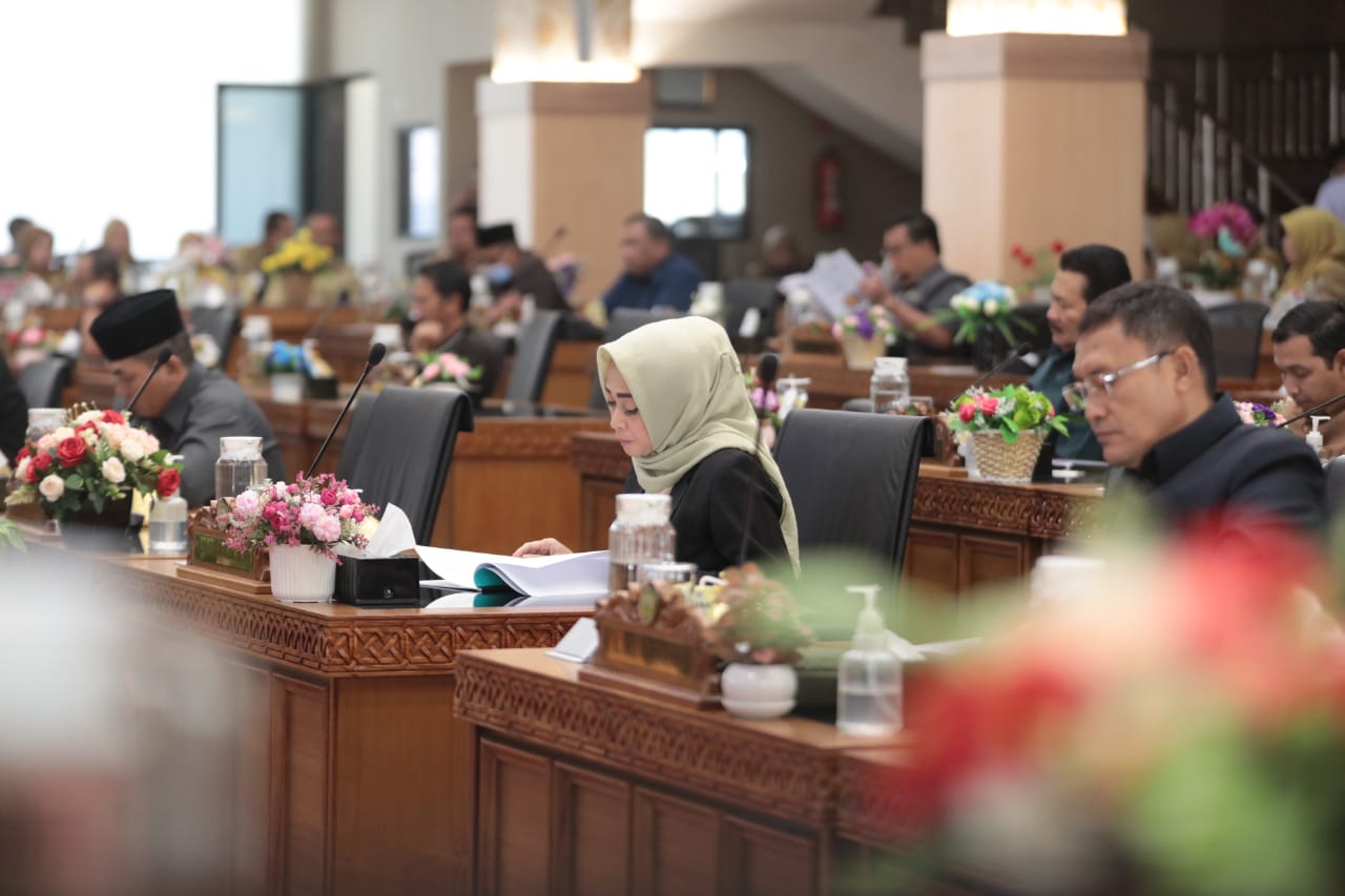 Foto 8 dari 12: Rapat Paripurna, 7 Fraksi DPRD Beri Apresiasi Kinerja Pemkot Madiun Di 2022