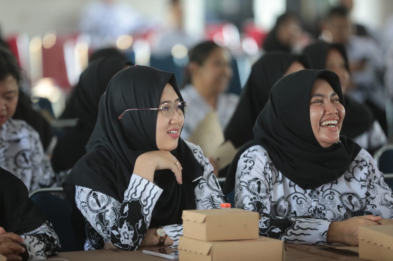 Foto 2 dari 11: Jadi Narasumber Penguatan Anggota Baru PGRI, Wali Kota Imbau Jaga Sinergi Untuk Tingkatkan Pendidikan Di Kota Madiun