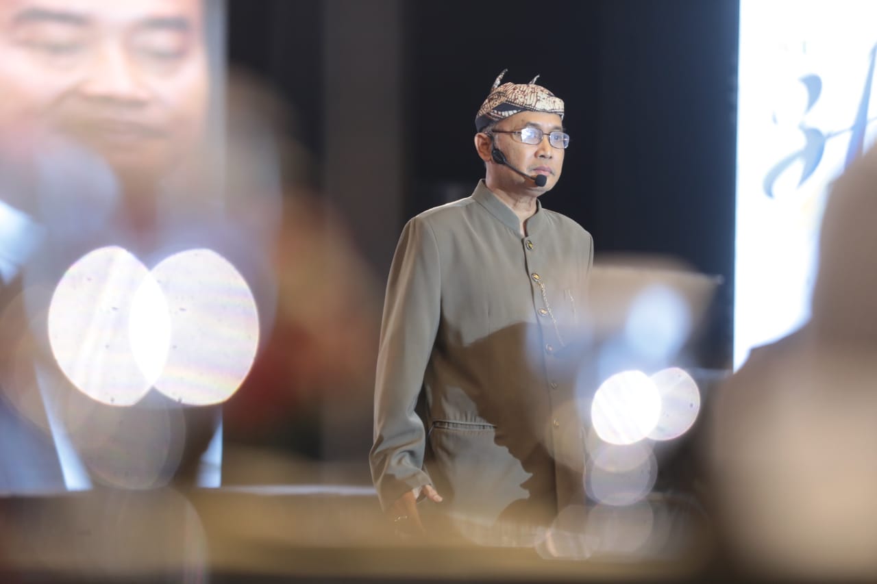 Foto 5 dari 11: Berhasil Kendalikan Inflasi, Kota Madiun Raih Penghargaan Daerah dengan Tingkat Inflasi Terendah di Jawa Timur dari Harian Surya