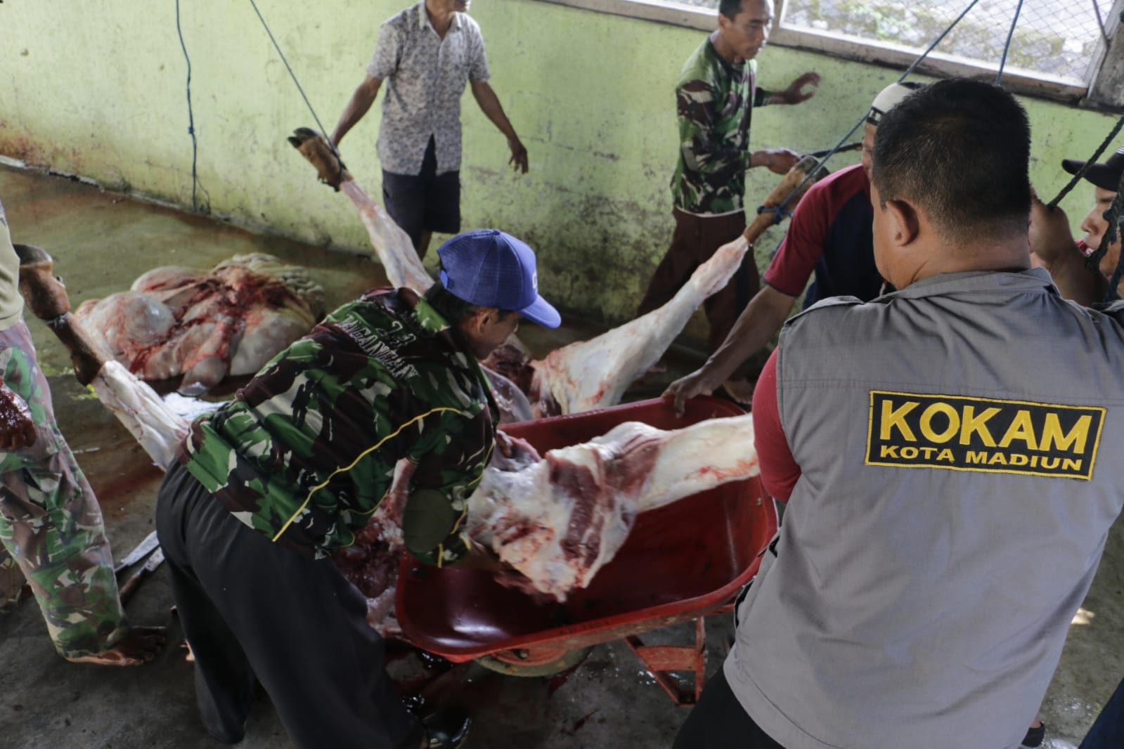 Foto 2 dari 2: Mengenal Juleha, Juru Sembelih Halal yang Punya Peran Penting Tingkatkan UMKM Sehat dan Halal