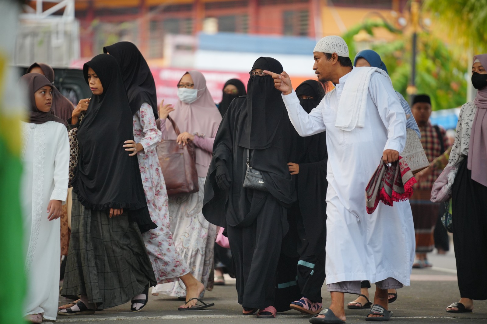 Foto 5 dari 10: Potret Khusyuk Salat Idul Fitri Jamaah Muhammadiyah di Berbagai Sudut Kota