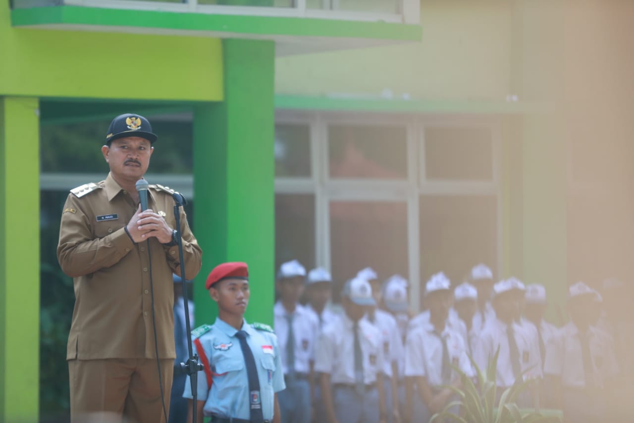 Foto 1 dari 13: Jadi Pembina Upacara Di SMKN 1, Wali Kota Pesan Murid Patuhi Guru Agar Prestasi Terus Melaju