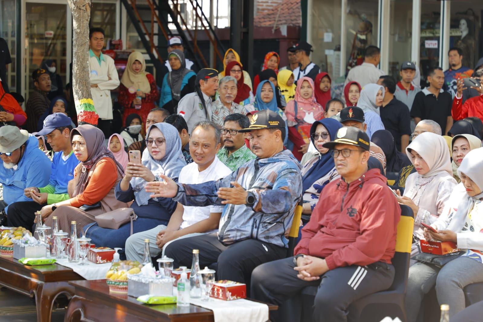 Foto 3 dari 5: Difabel Ikut Bernyanyi Meriahkan HJM, Wali Kota Maidi: Dunia Bisa Digenggam Siapa Saja