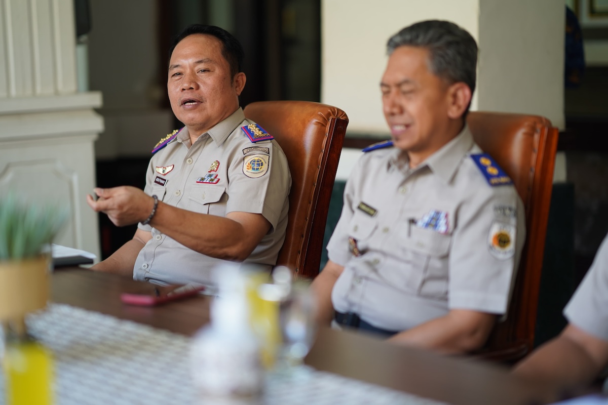 Foto 8 dari 9: Serah Terima Perdana Sertipikat Tanah Elektronik, Wali Kota Dr.Maidi: Pendataan Tanah Lebih Efektif