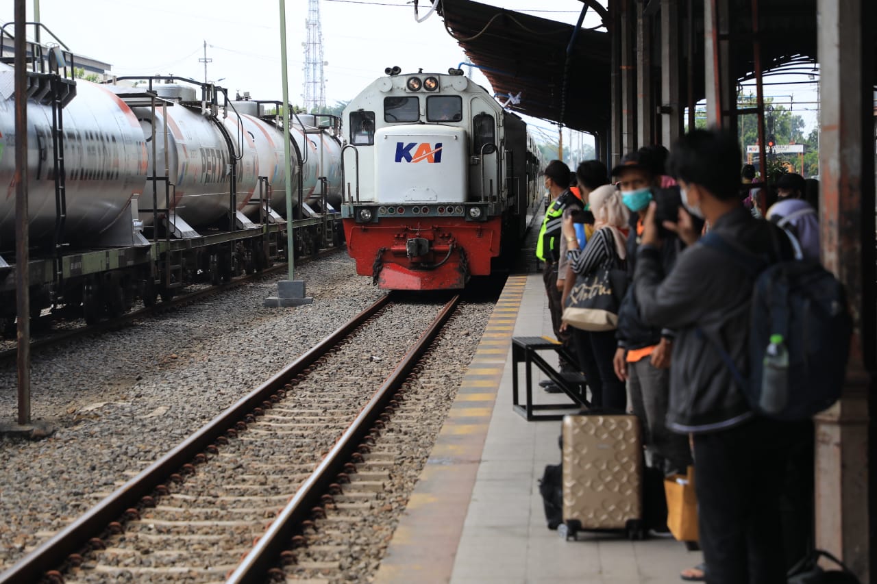KAI Terapkan Penyesuaian Tarif Khusus Kereta Api