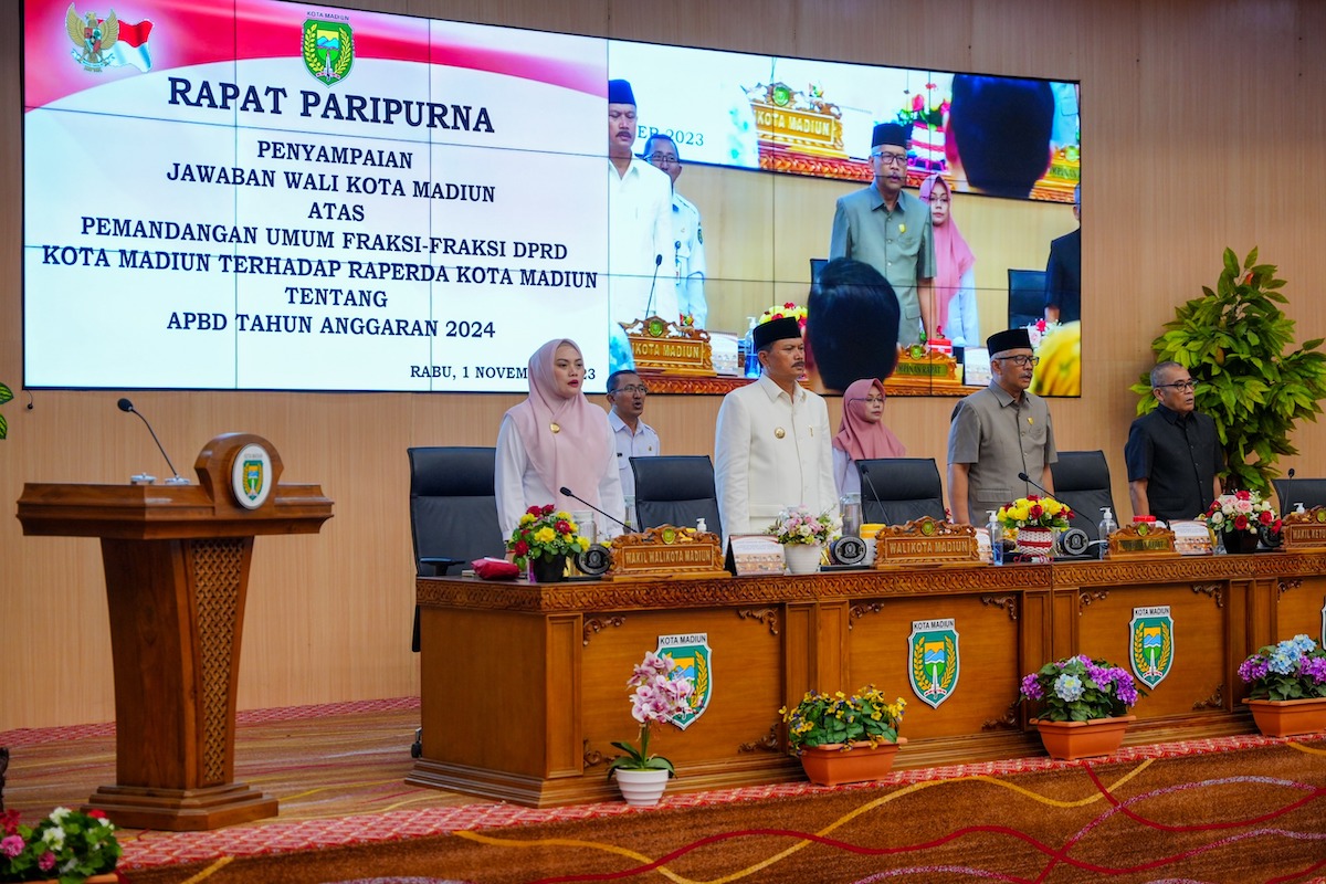 Rapat Paripurna Bersama DPRD, Wali Kota Sampaikan Jawaban Atas PU Fraksi