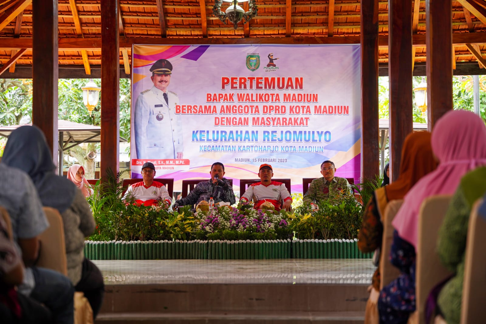 Foto 7 dari 10: Gowes di Tiga Kelurahan, Wali Kota Pastikan Usulan Tepat Sasaran