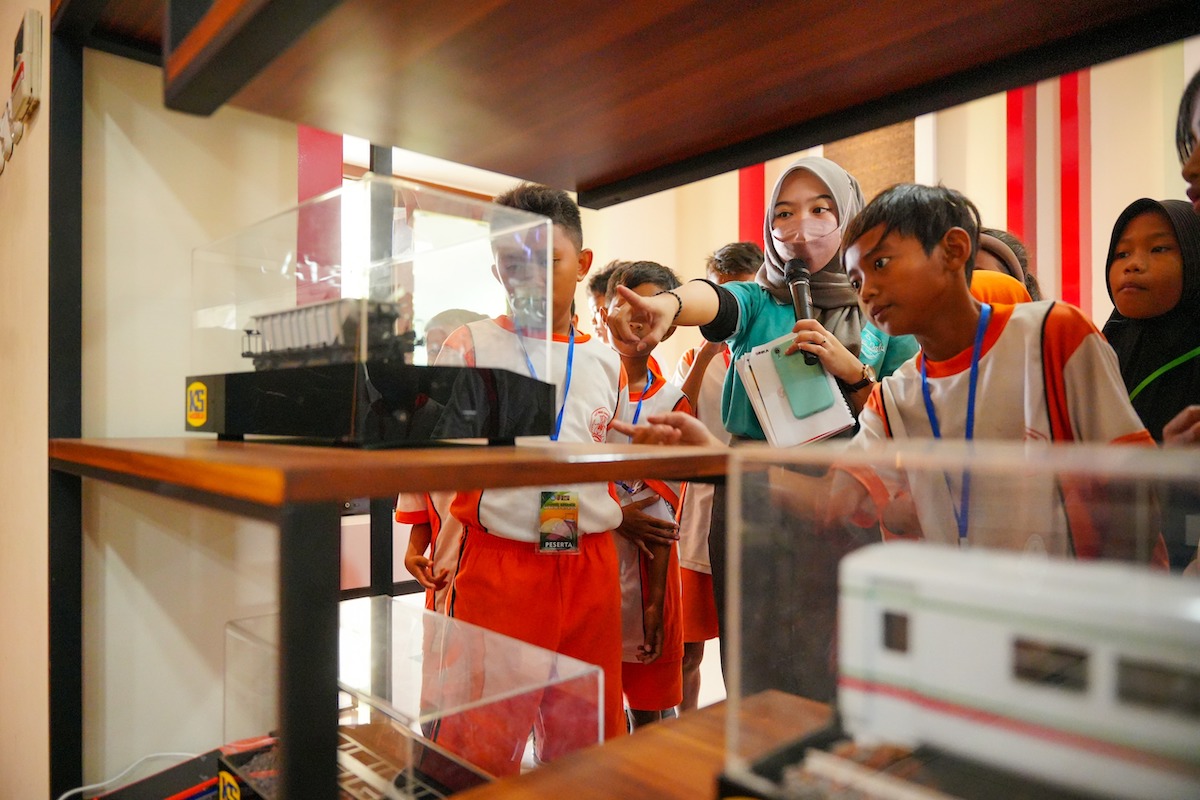 Foto 8 dari 9: Serunya Belajar Alat Transportasi Langsung dari Pabriknya