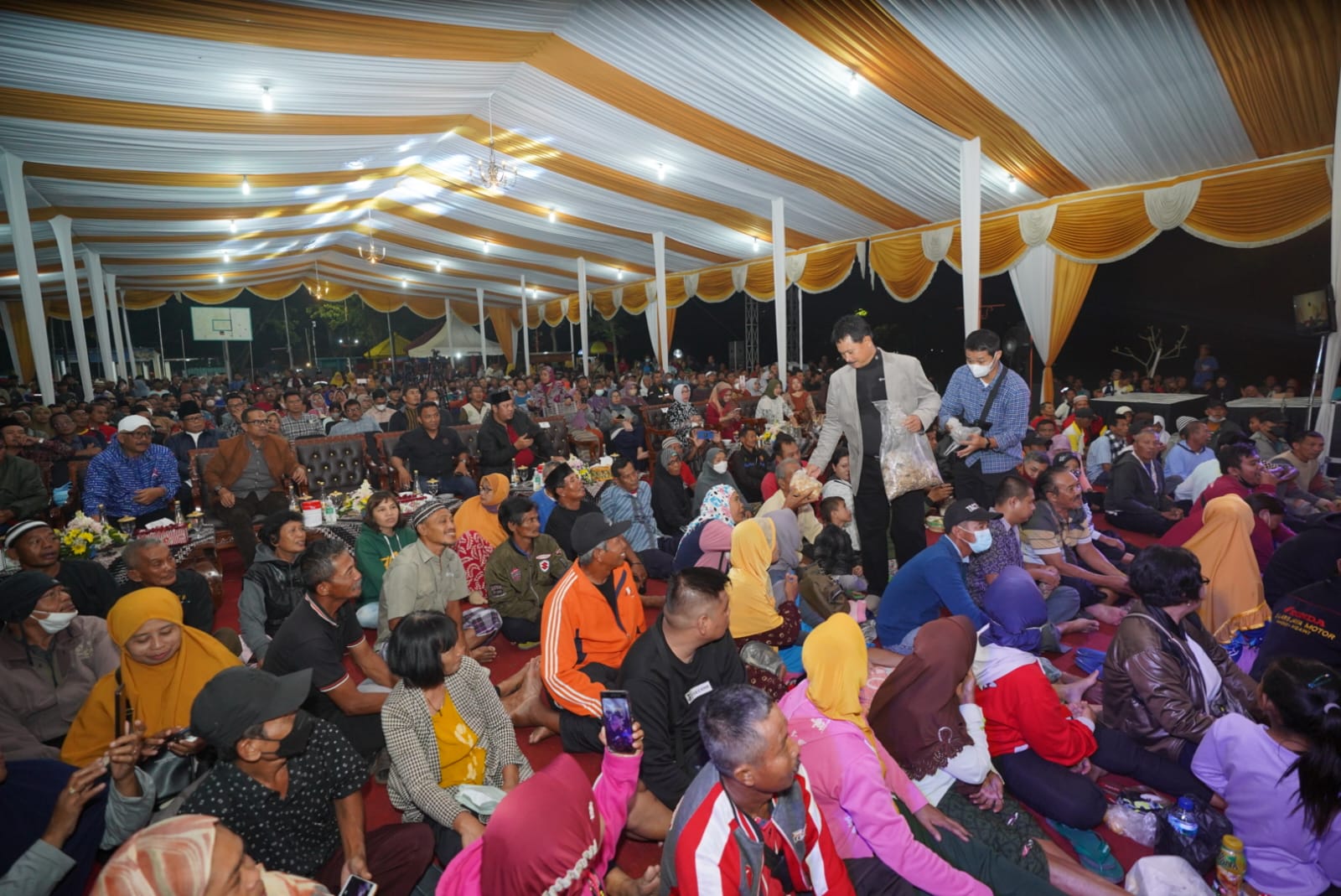 Foto 8 dari 14: Beri Hiburan Masyarakat, Wali Kota Gelar Event Wayang Kulit