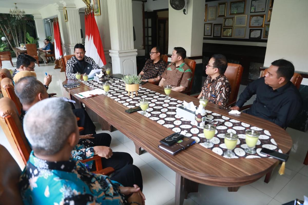 Foto 9 dari 14: Layani Lima Audiensi, Wali Kota Bahas Investasi Hingga Kerja Sama Pembangunan Di Kota Madiun