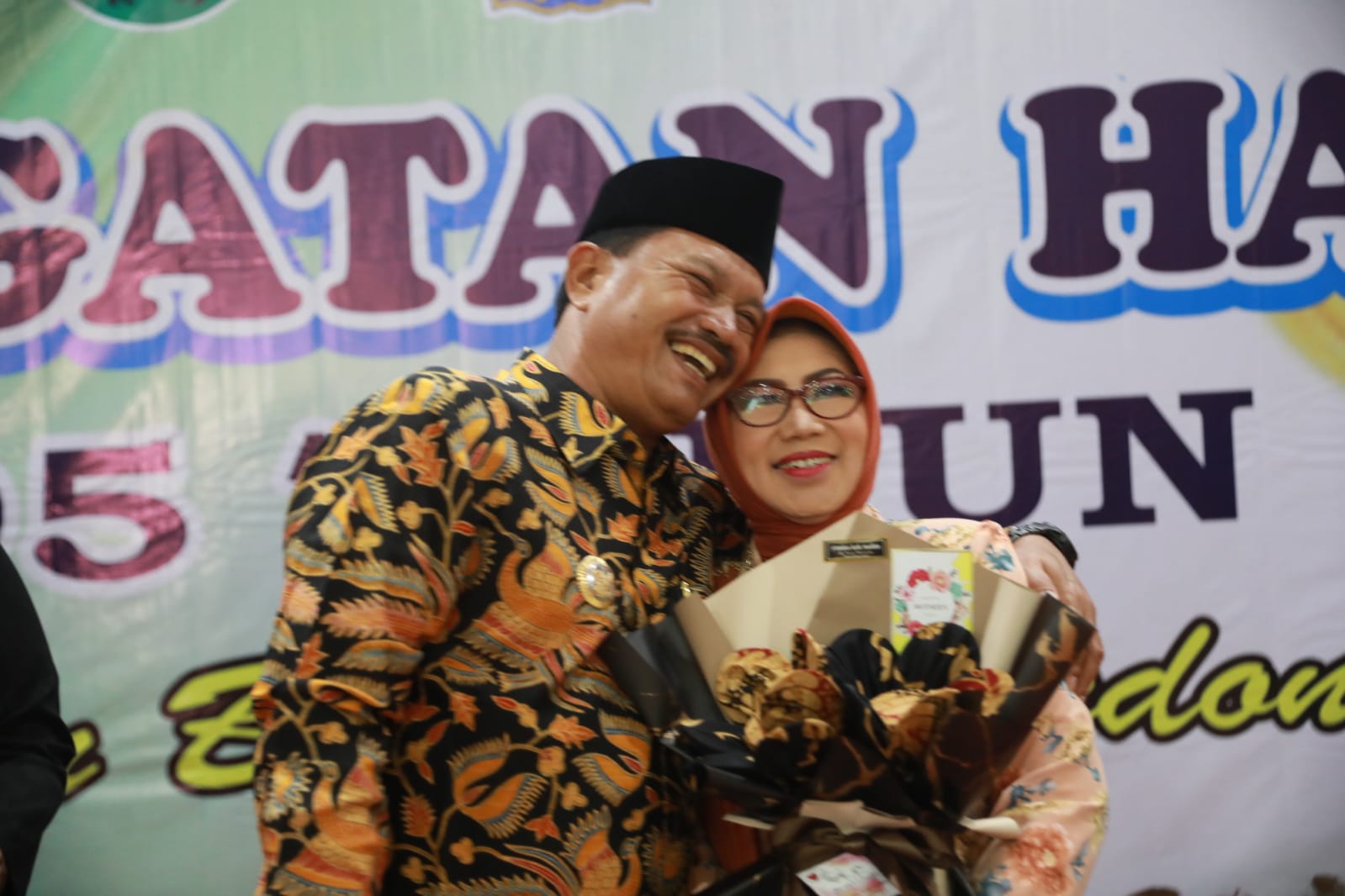 Foto 24 dari 26: Peringati Hari Ibu Ke-95, Wali Kota Gelar Upacara Bendera Hingga Perayaan Bersama Organisasi Wanita Kota Pendekar
