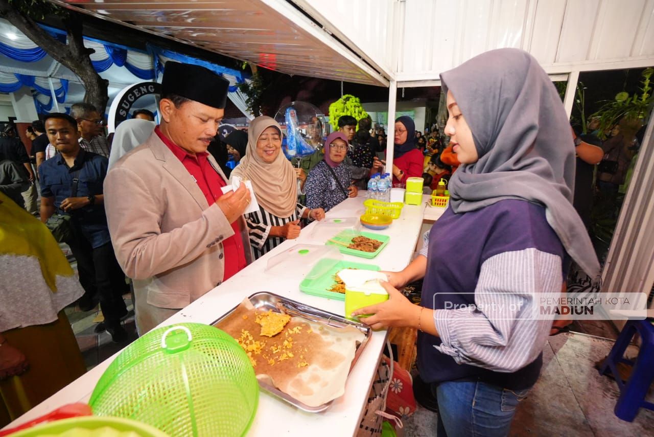 Foto 7 dari 8: Hadiri Gelar Pusaka, Wali Kota Apresiasi Penyelenggara Ikut Lestarikan Budaya