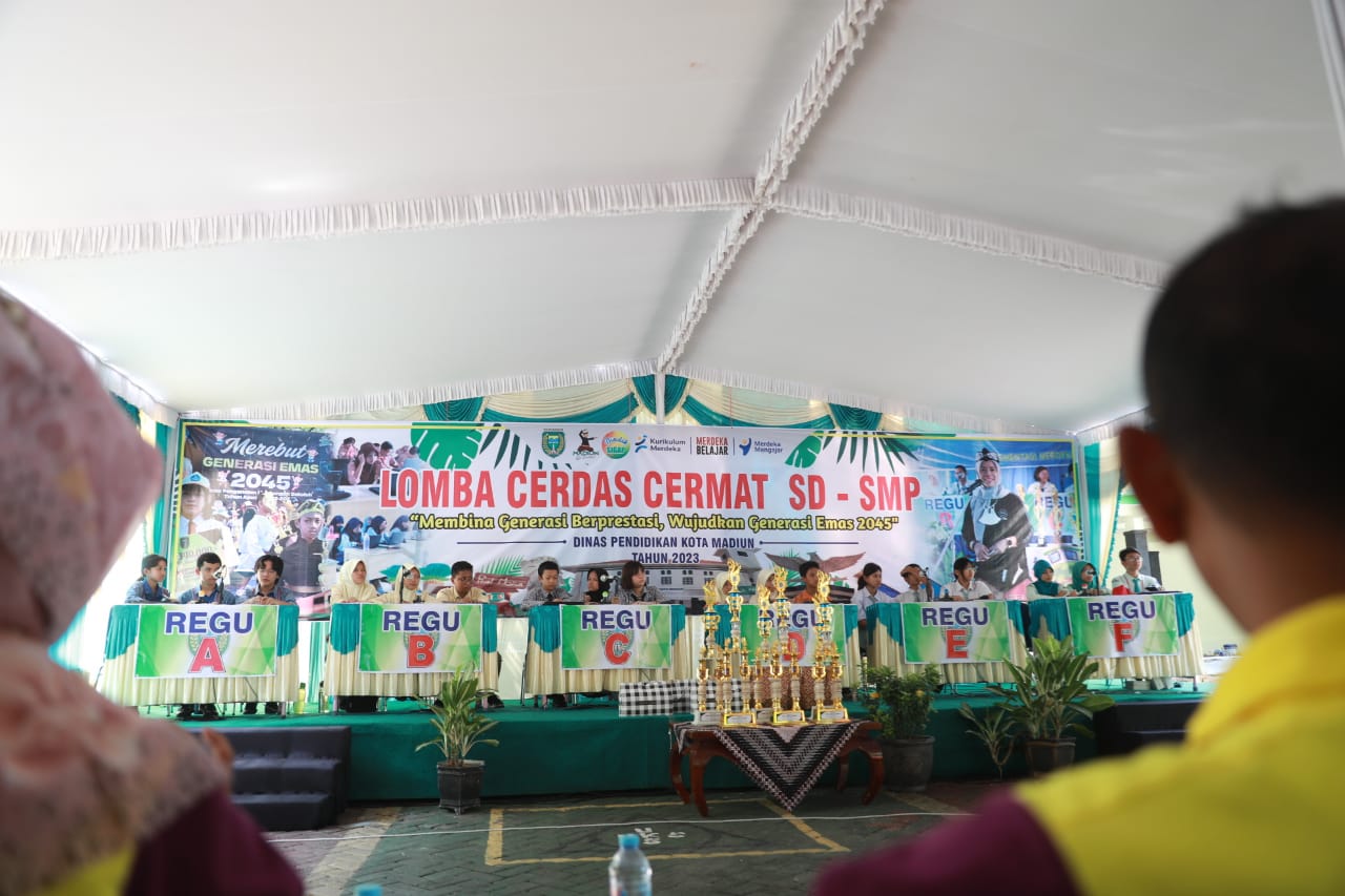 Foto 4 dari 8: Adu Akademik Lewat Cerdas Cermat, SPENDA Juarai LCC Tingkat Kota