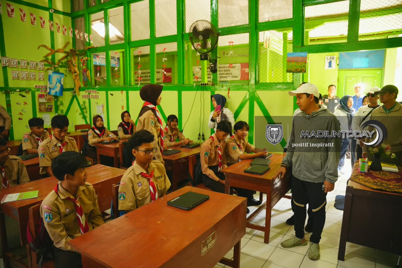 Foto 11 dari 16: Gowes Keliling Kota, Plt Wali Kota Madiun Pantau Kebersihan hingga Kondisi Sekolah