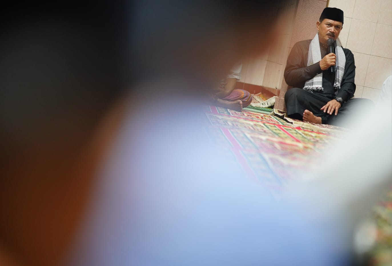 Foto 3 dari 10: Gelar Safari Ramadhan, Wali Kota Ikuti Shalat Isya Dan Tarawih Di Mushola Al Ikhlas Bersama Warga
